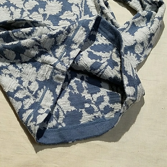 Loft || Floral Knit Top C145 - Picture 4 of 7